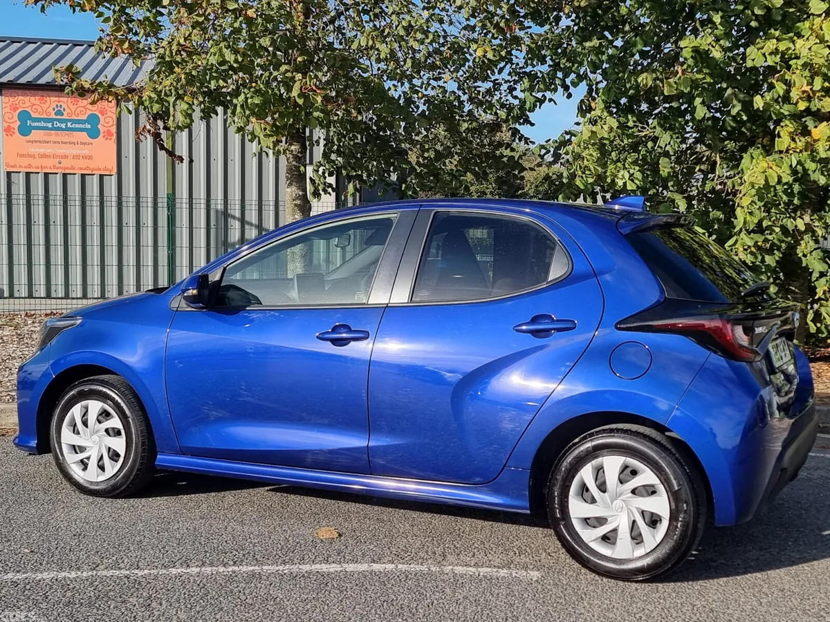 Toyota Yaris Hatchback, Petrol Hybrid, 2021, Blue