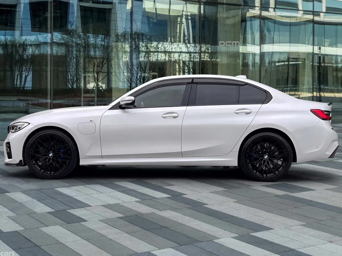 BMW 3-Series Saloon, Petrol Plug-in Hybrid, 2021, White