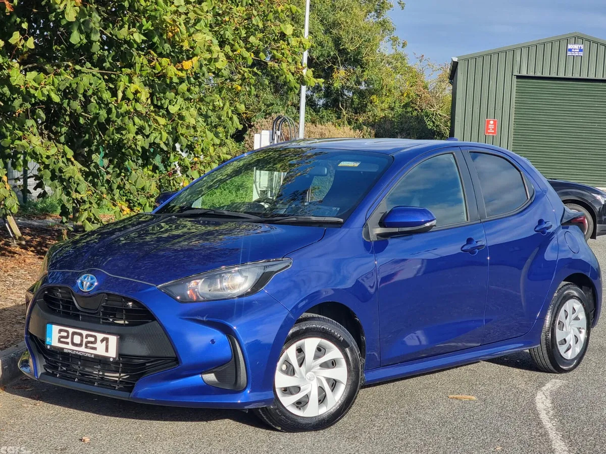 Toyota Yaris Hatchback, Petrol Hybrid, 2021, Blue