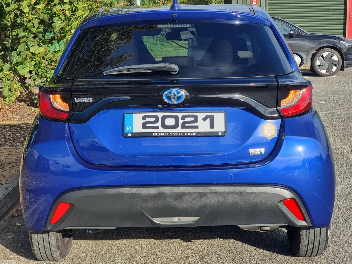Toyota Yaris Hatchback, Petrol Hybrid, 2021, Blue