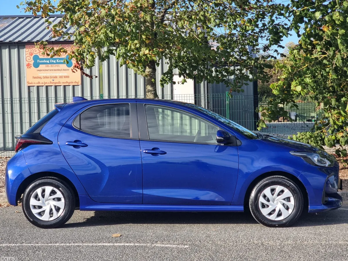 Toyota Yaris Hatchback, Petrol Hybrid, 2021, Blue