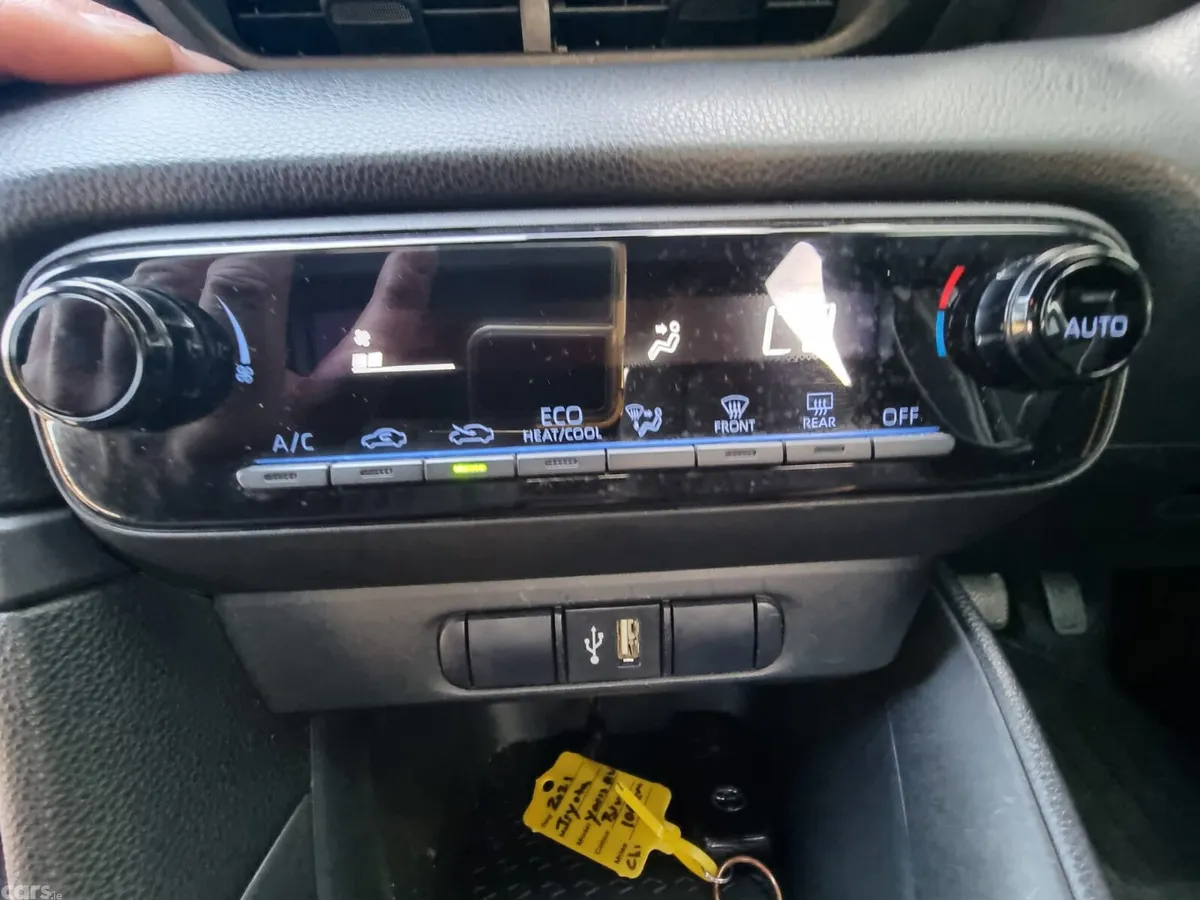 Toyota Yaris Hatchback, Petrol Hybrid, 2021, Blue