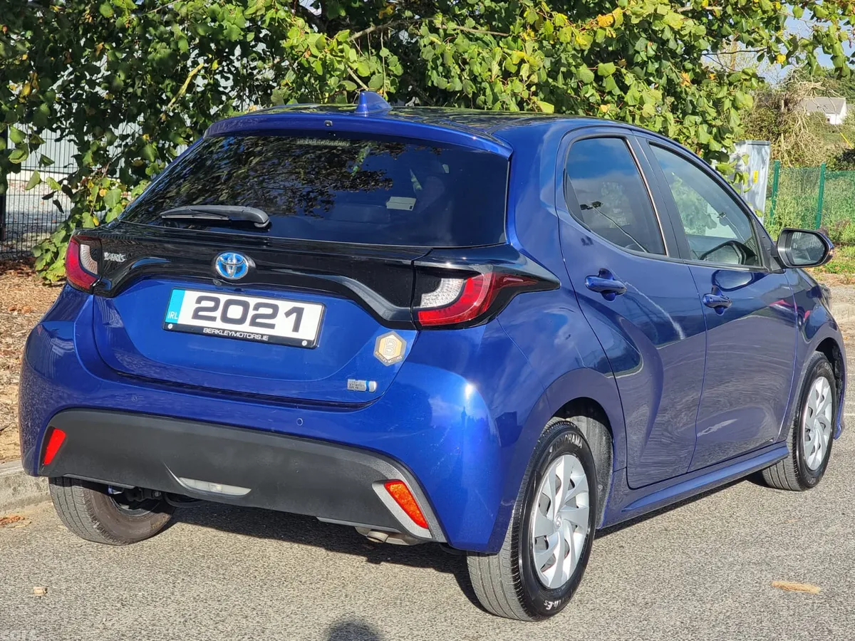 Toyota Yaris Hatchback, Petrol Hybrid, 2021, Blue