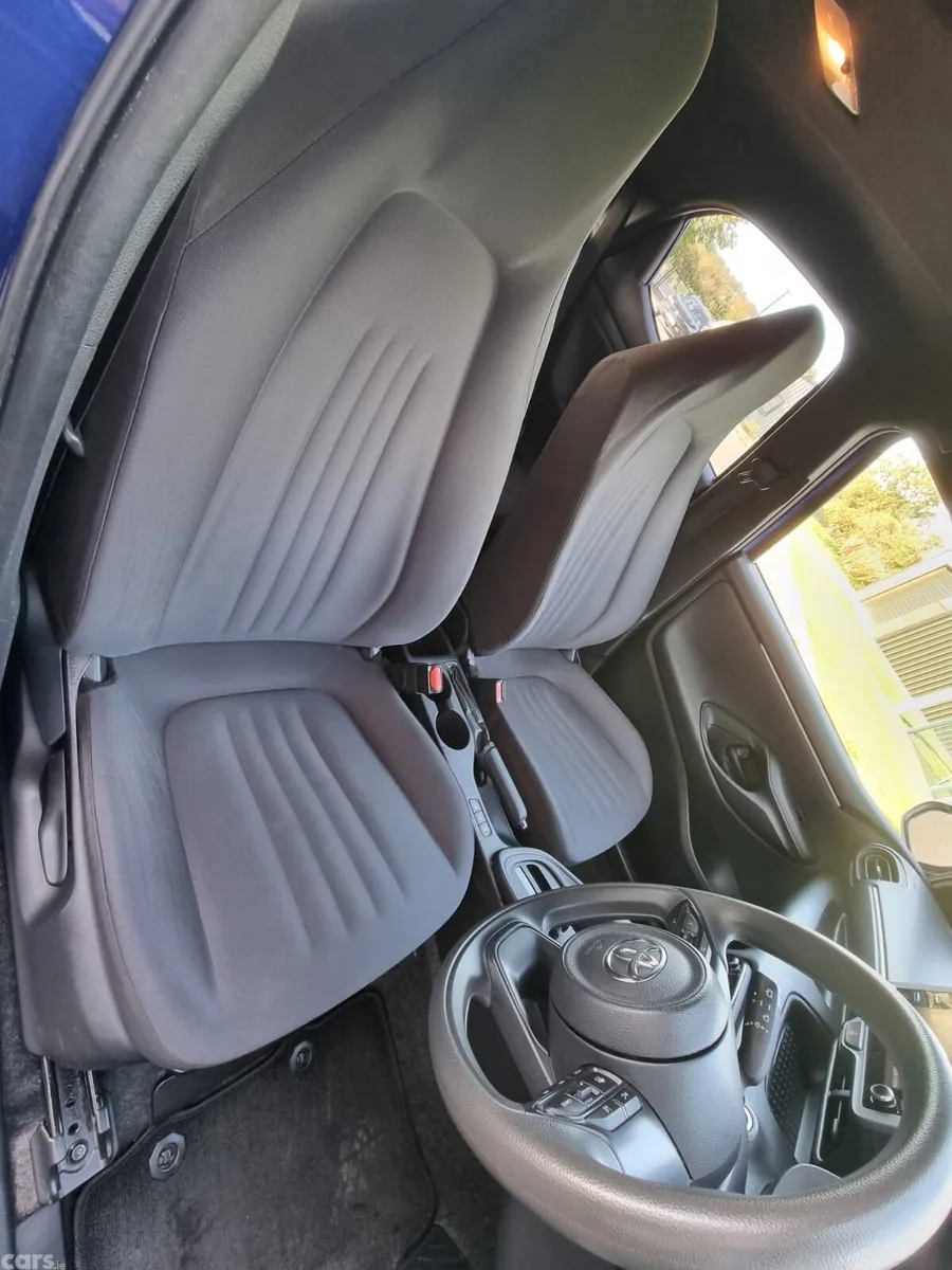 Toyota Yaris Hatchback, Petrol Hybrid, 2021, Blue