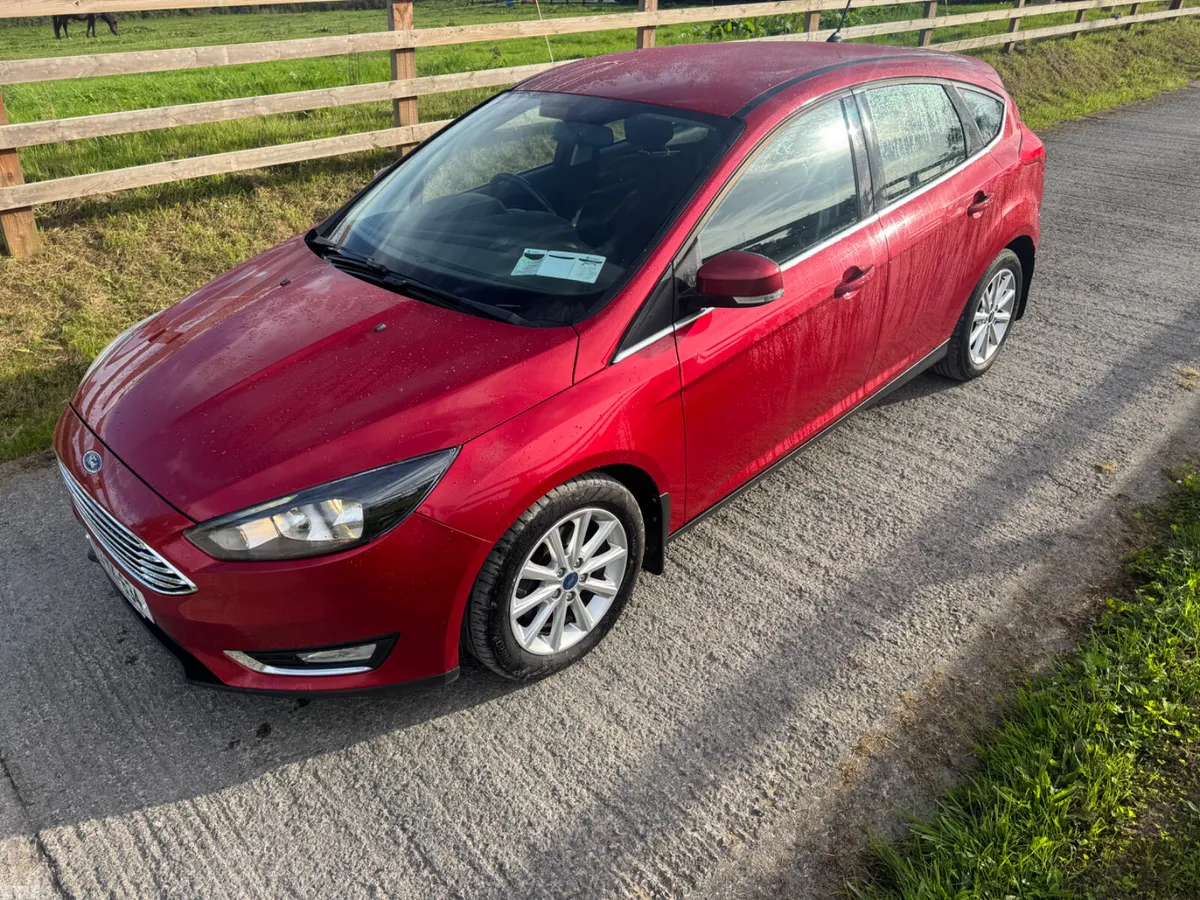 Ford Focus Hatchback, Diesel, 2017, Red