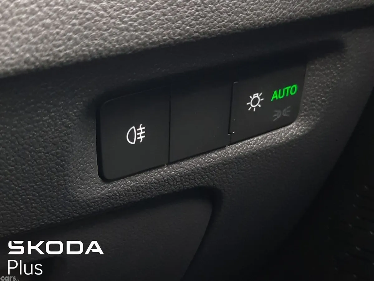 Skoda Octavia Saloon, Diesel, 2026, Black