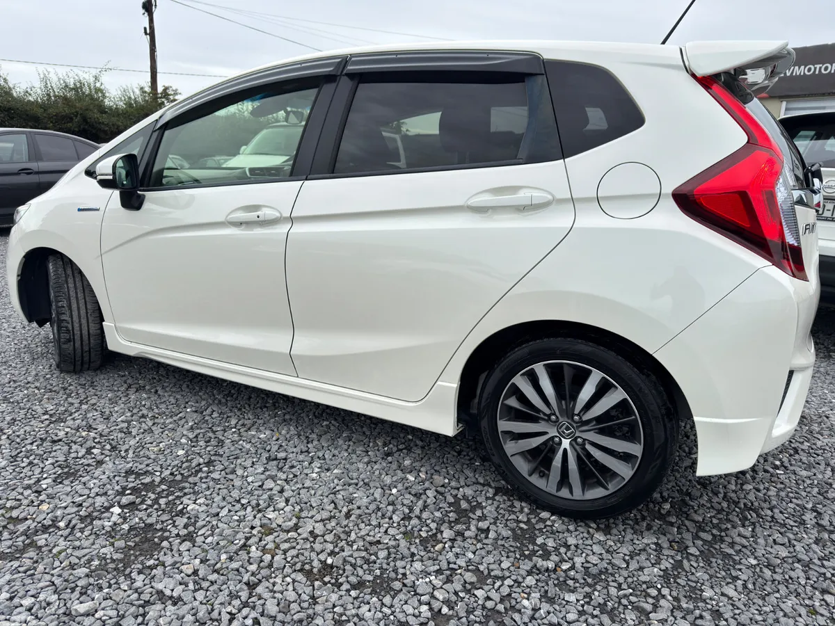 Honda Fit Hatchback, Petrol Hybrid, 2016, White