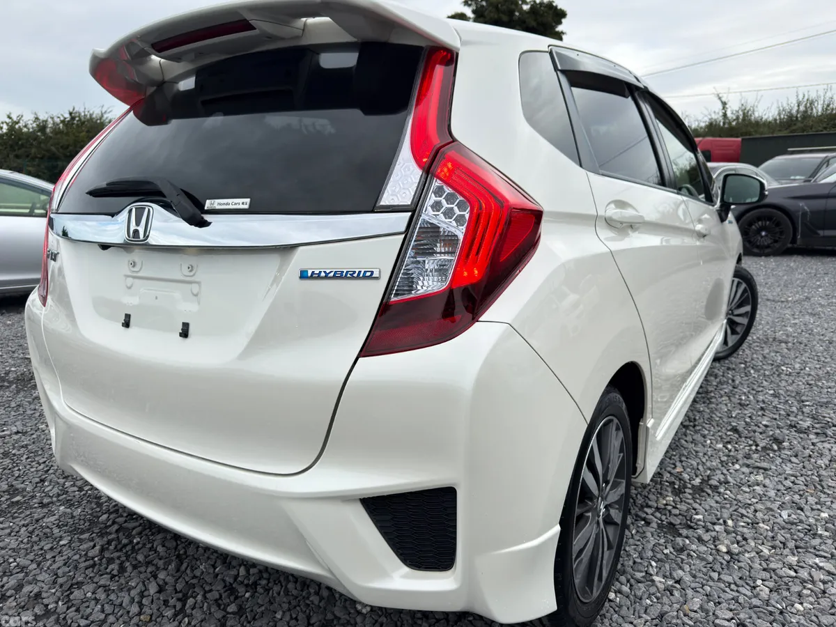 Honda Fit Hatchback, Petrol Hybrid, 2016, White