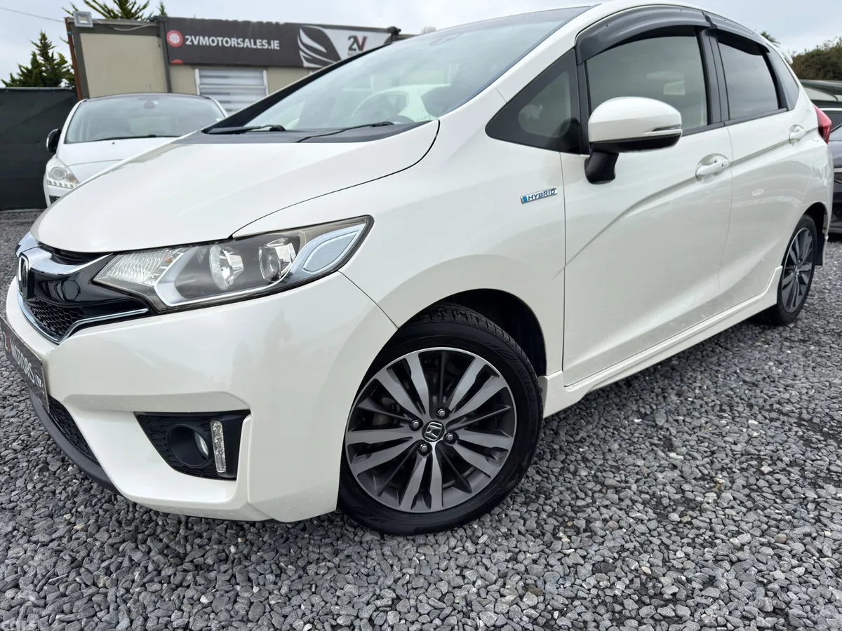 Honda Fit Hatchback, Petrol Hybrid, 2016, White