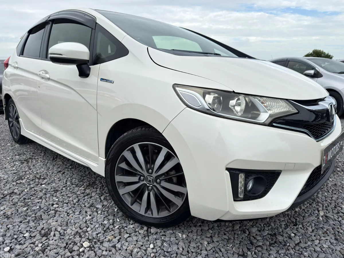 Honda Fit Hatchback, Petrol Hybrid, 2016, White