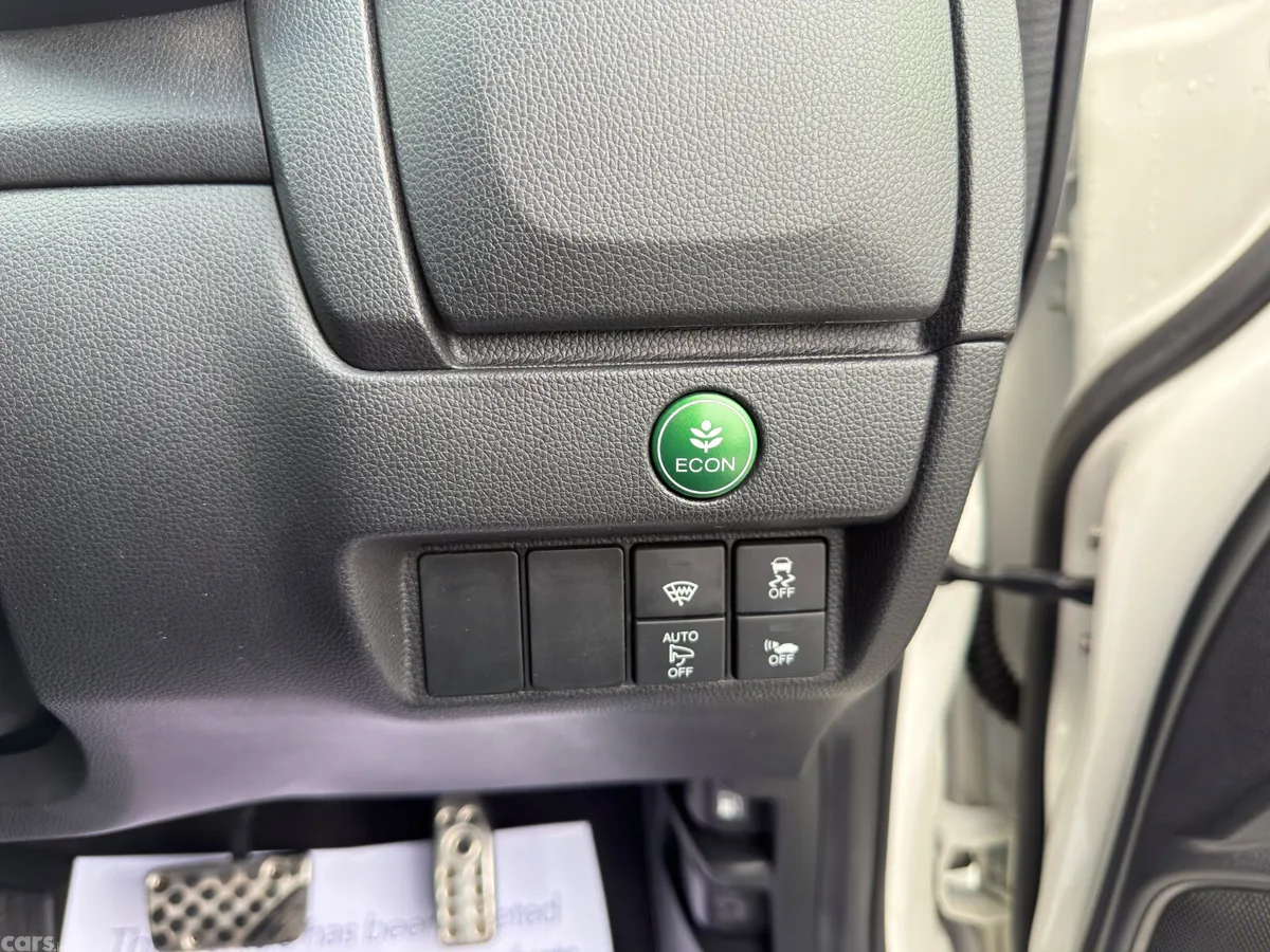 Honda Fit Hatchback, Petrol Hybrid, 2016, White