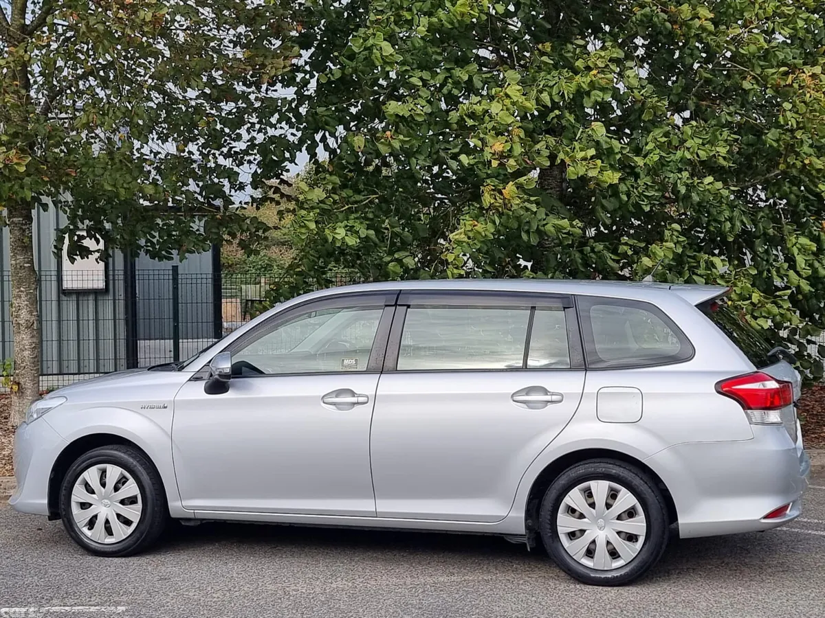 Toyota Corolla Estate, Petrol Hybrid, 2017, Silver