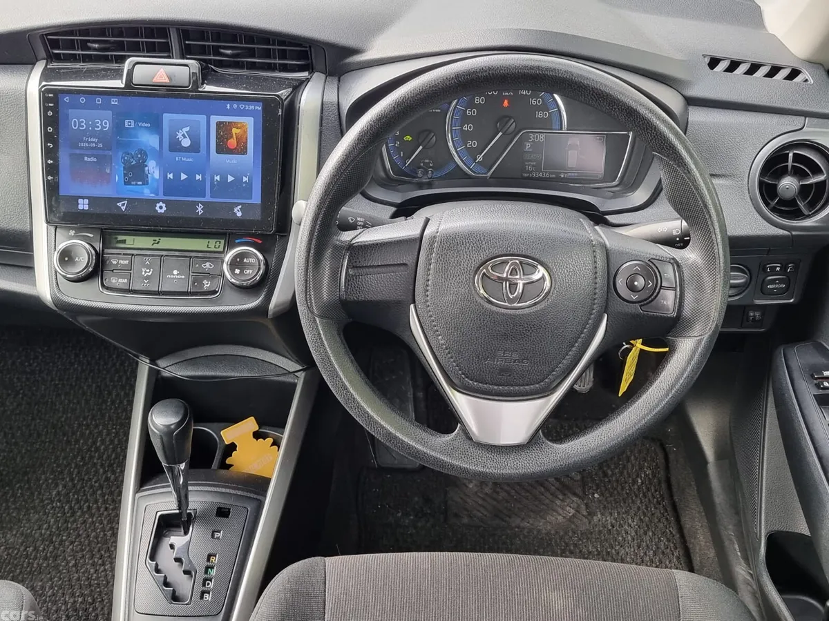 Toyota Corolla Estate, Petrol Hybrid, 2017, Silver
