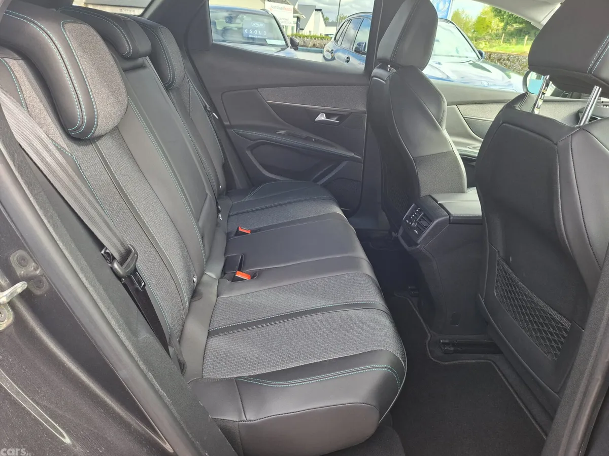 Peugeot 3008 MPV, Diesel, 2022, Grey