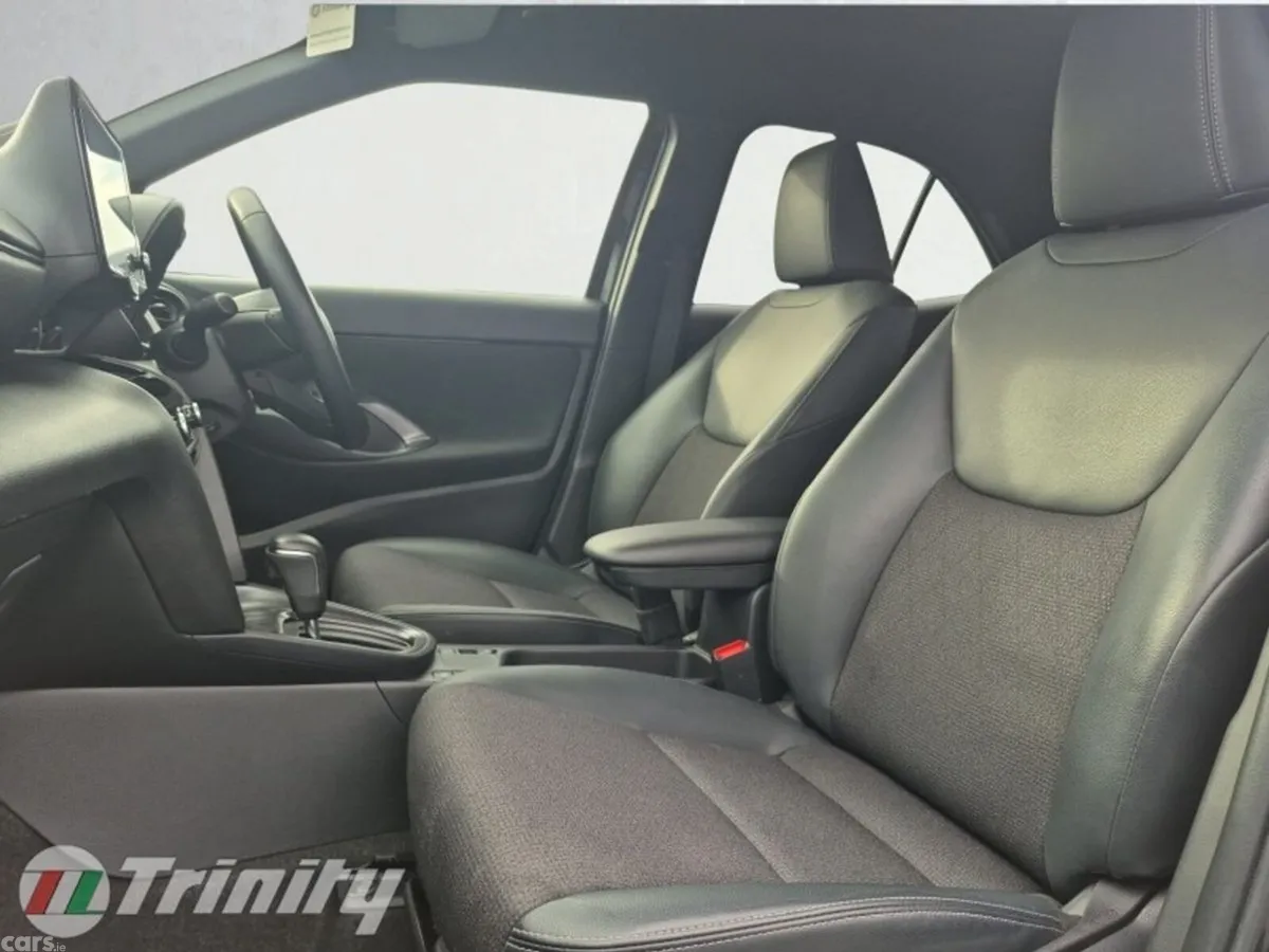 Toyota Yaris Cross SUV, Petrol Hybrid, 2024, Black