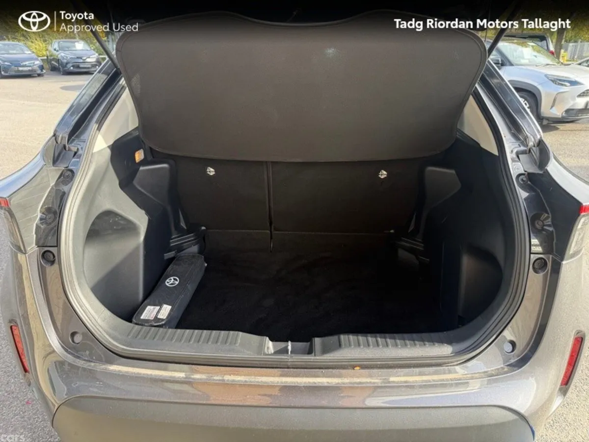 Toyota Yaris Cross Hatchback, Petrol Hybrid, 2023, Grey