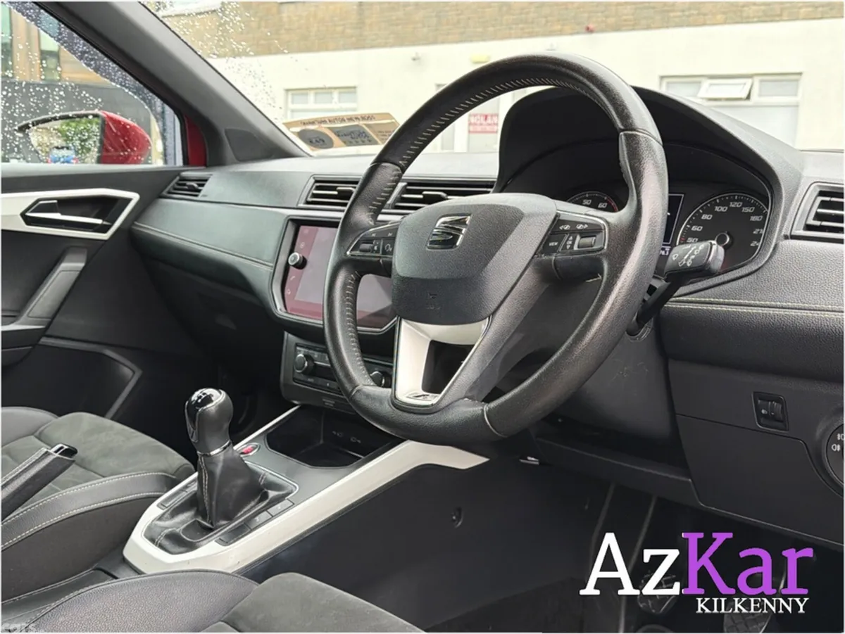 SEAT Arona Hatchback, Petrol, 2021, Red
