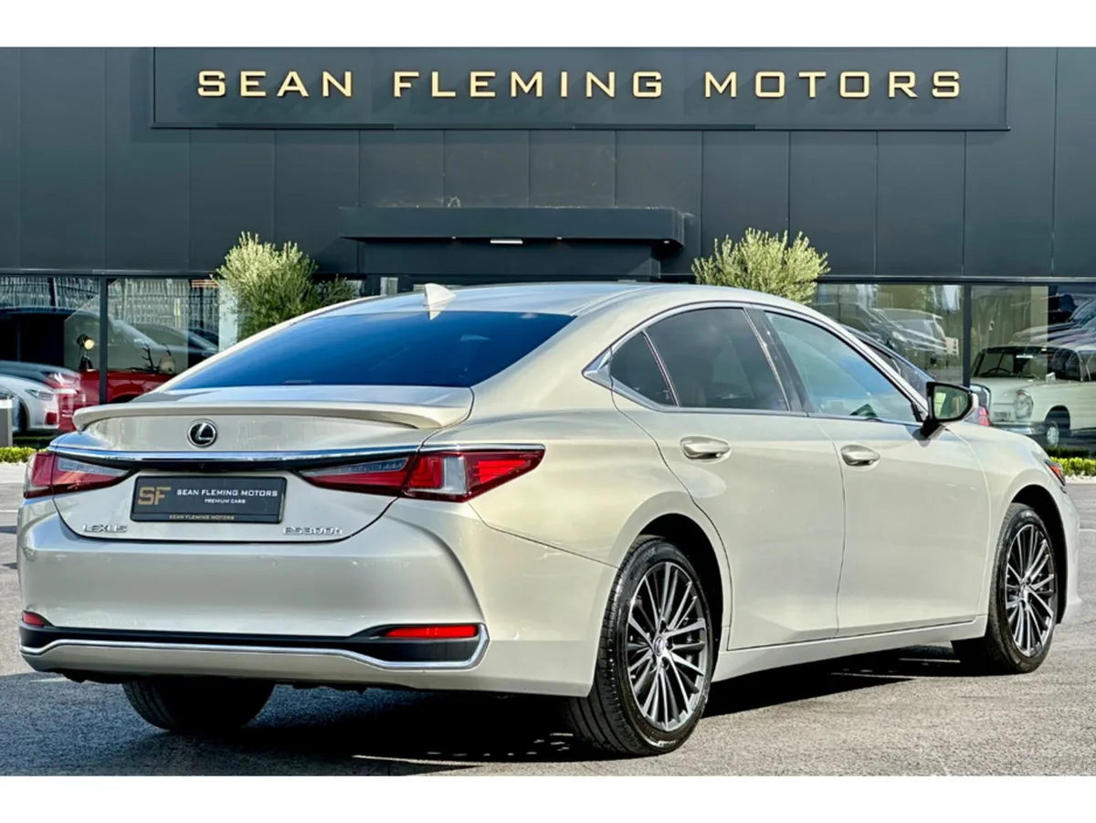 Lexus ES Saloon, Petrol Hybrid, 2023, White