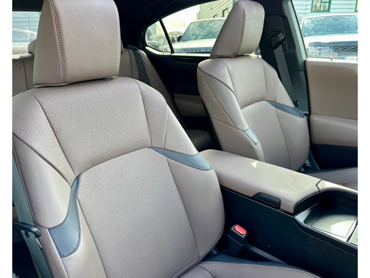 Lexus ES Saloon, Petrol Hybrid, 2023, White