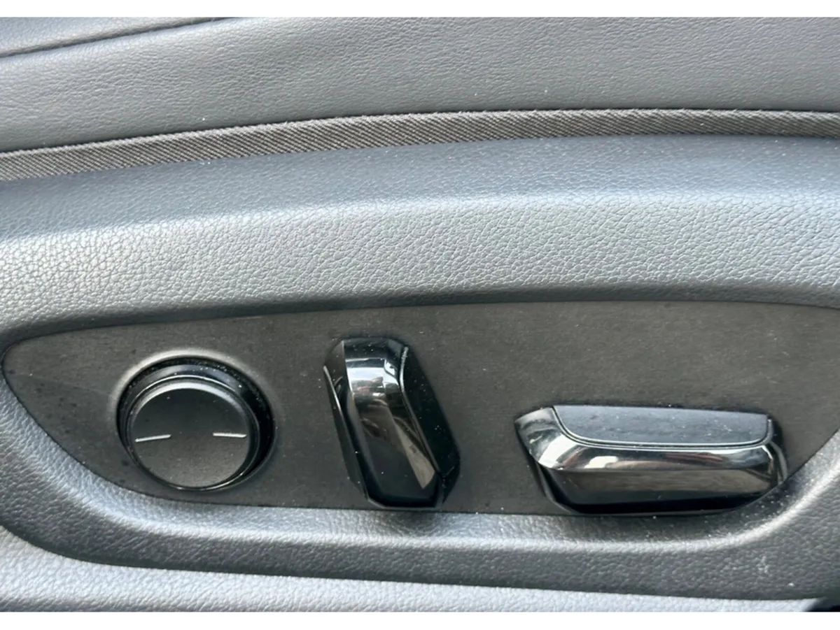 Lexus ES Saloon, Petrol Hybrid, 2023, White
