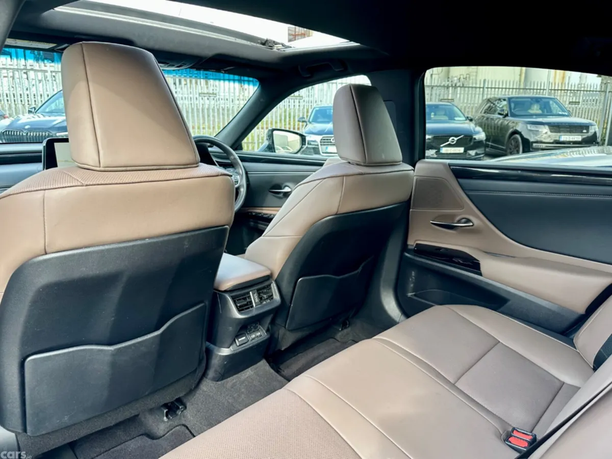 Lexus ES Saloon, Petrol Hybrid, 2023, White