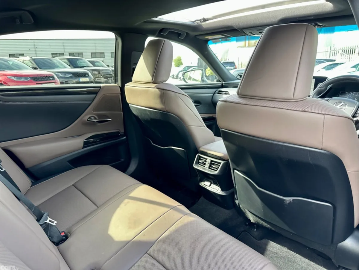 Lexus ES Saloon, Petrol Hybrid, 2023, White