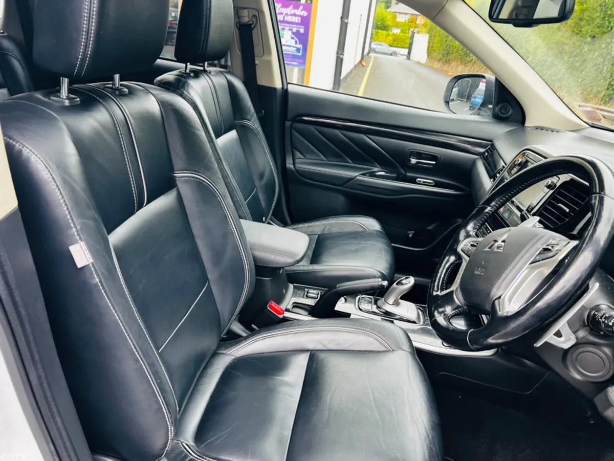 Mitsubishi Outlander Estate, Petrol Plug-in Hybrid, 2016, White