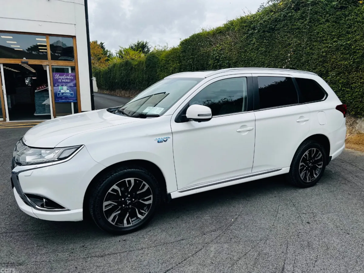 Mitsubishi Outlander Estate, Petrol Plug-in Hybrid, 2016, White