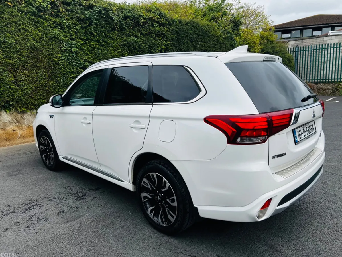 Mitsubishi Outlander Estate, Petrol Plug-in Hybrid, 2016, White