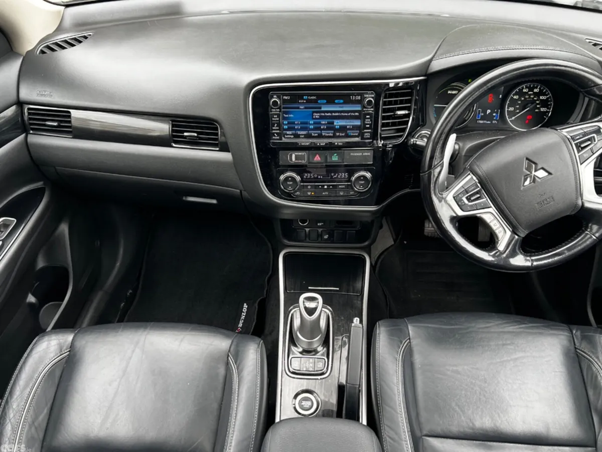 Mitsubishi Outlander Estate, Petrol Plug-in Hybrid, 2016, White