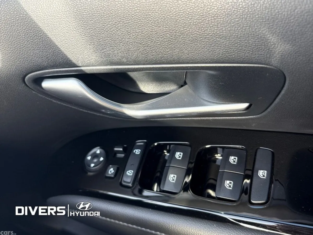 Hyundai Tucson MPV, Diesel, 2023, Red