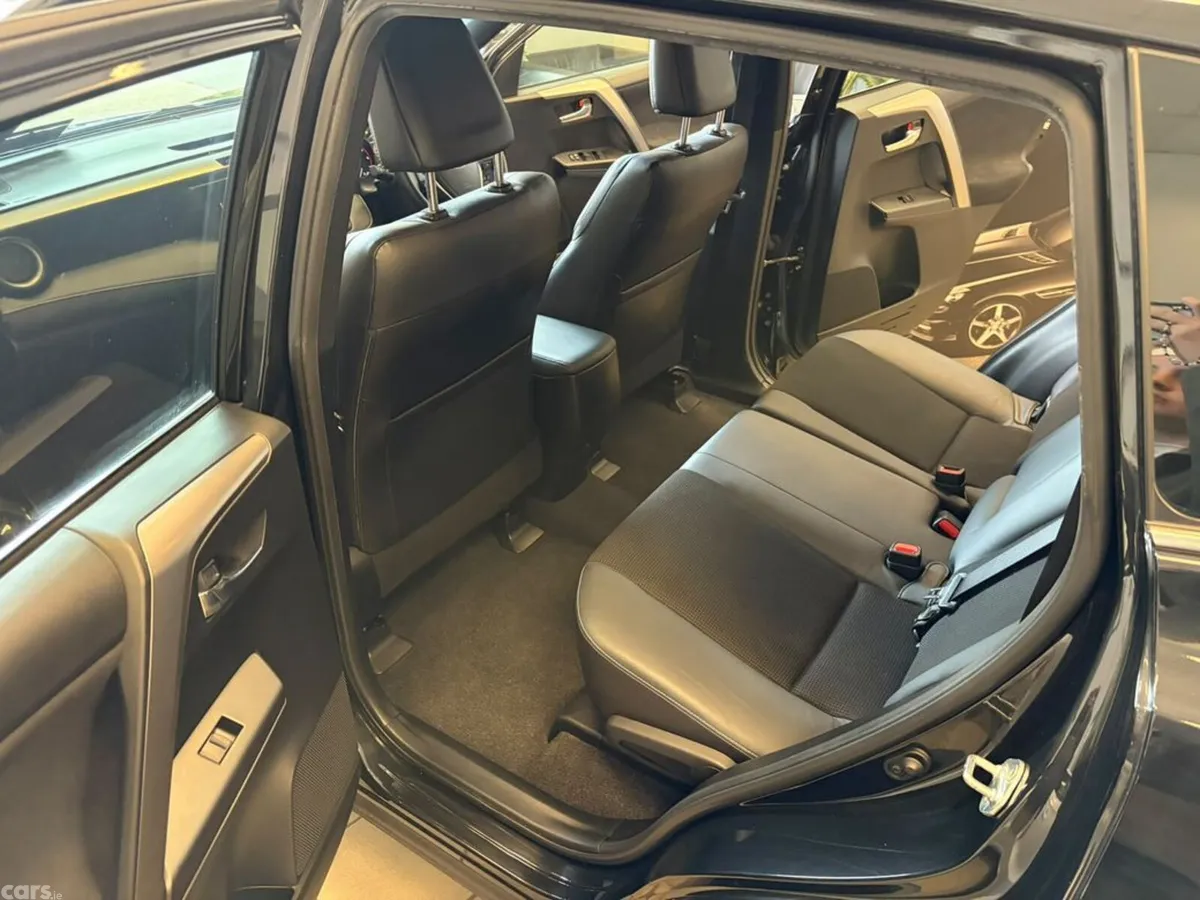 Toyota RAV4 MPV, Diesel, 2016, Black