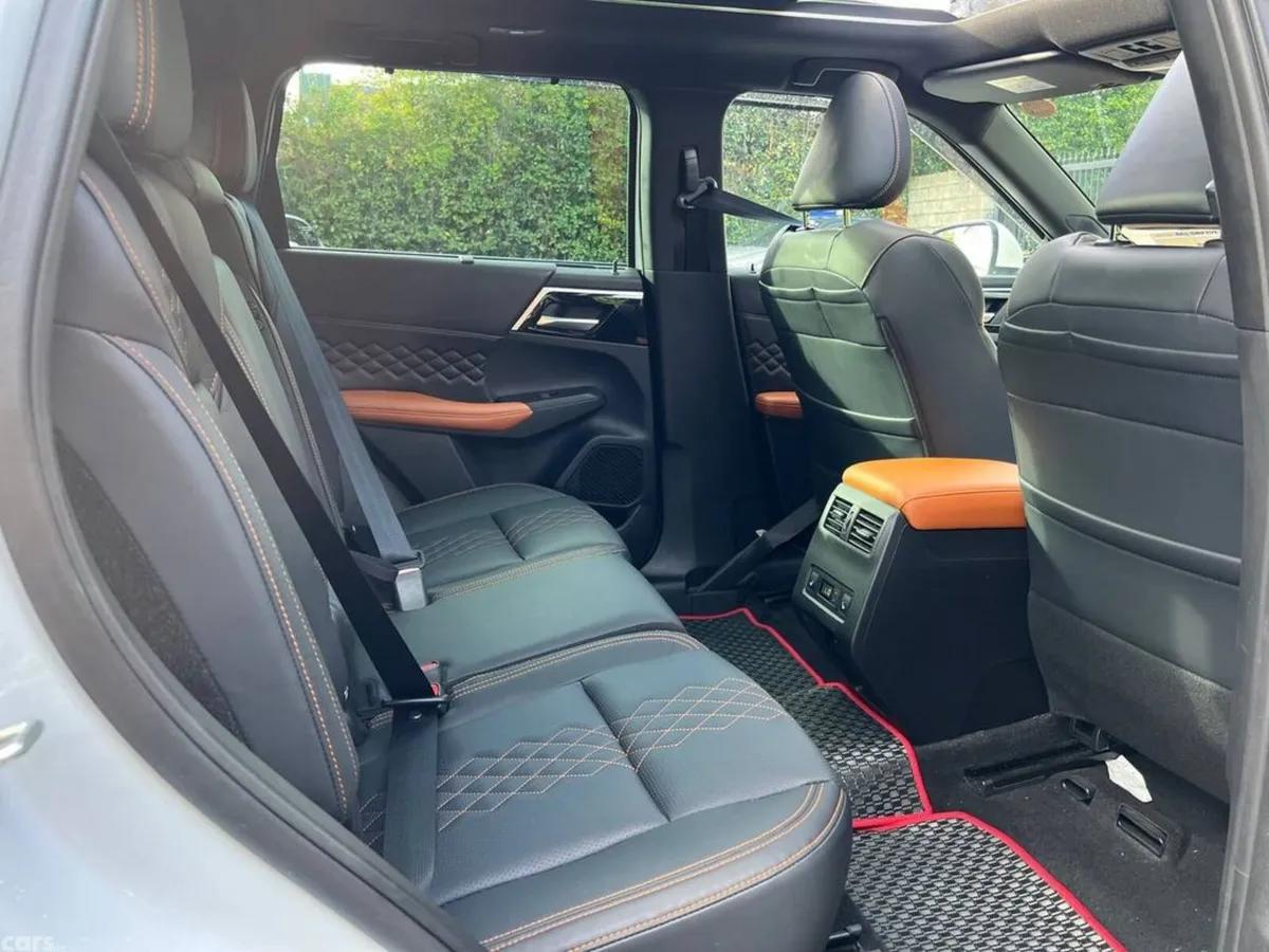 Mitsubishi Outlander SUV, Petrol Hybrid, 2023, White