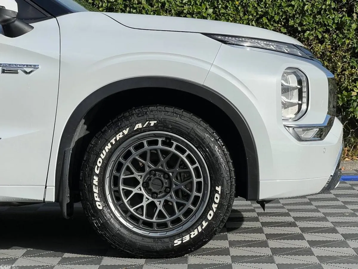 Mitsubishi Outlander SUV, Petrol Hybrid, 2023, White
