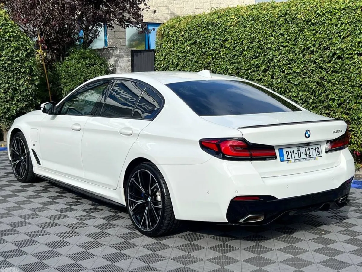 BMW 5-Series Saloon, Petrol Plug-in Hybrid, 2021, White