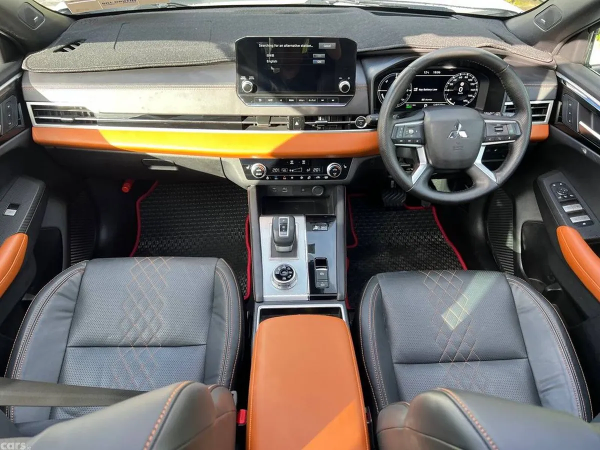 Mitsubishi Outlander SUV, Petrol Hybrid, 2023, White