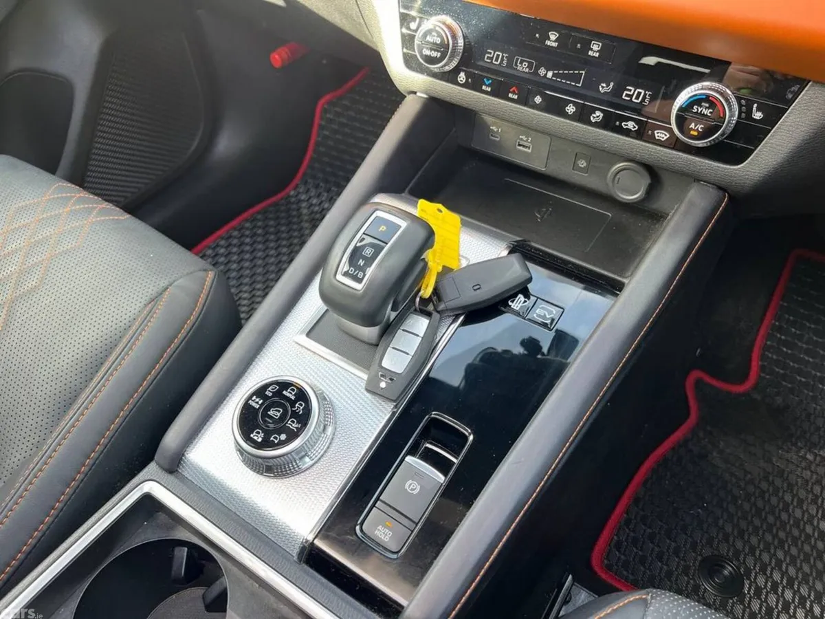 Mitsubishi Outlander SUV, Petrol Hybrid, 2023, White