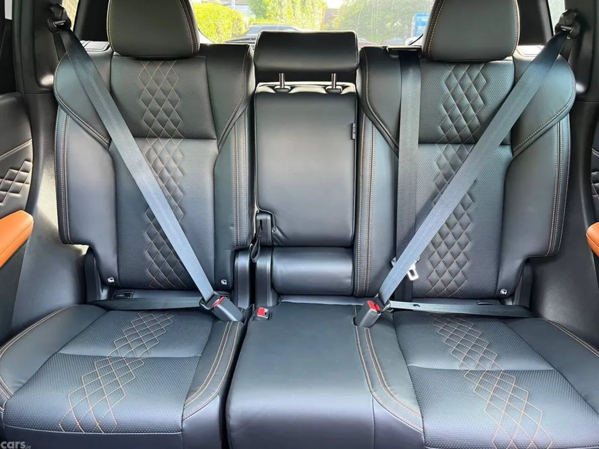 Mitsubishi Outlander SUV, Petrol Hybrid, 2023, White