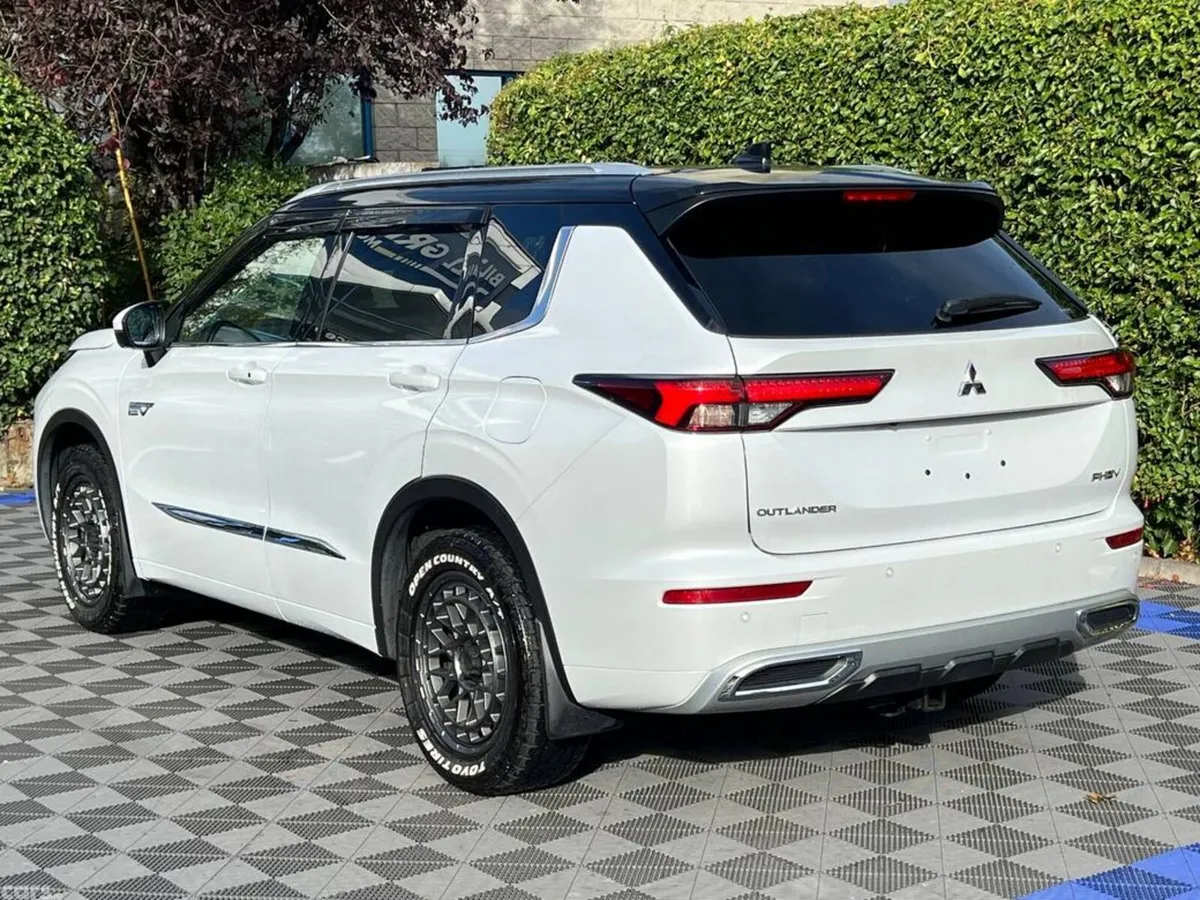 Mitsubishi Outlander SUV, Petrol Hybrid, 2023, White