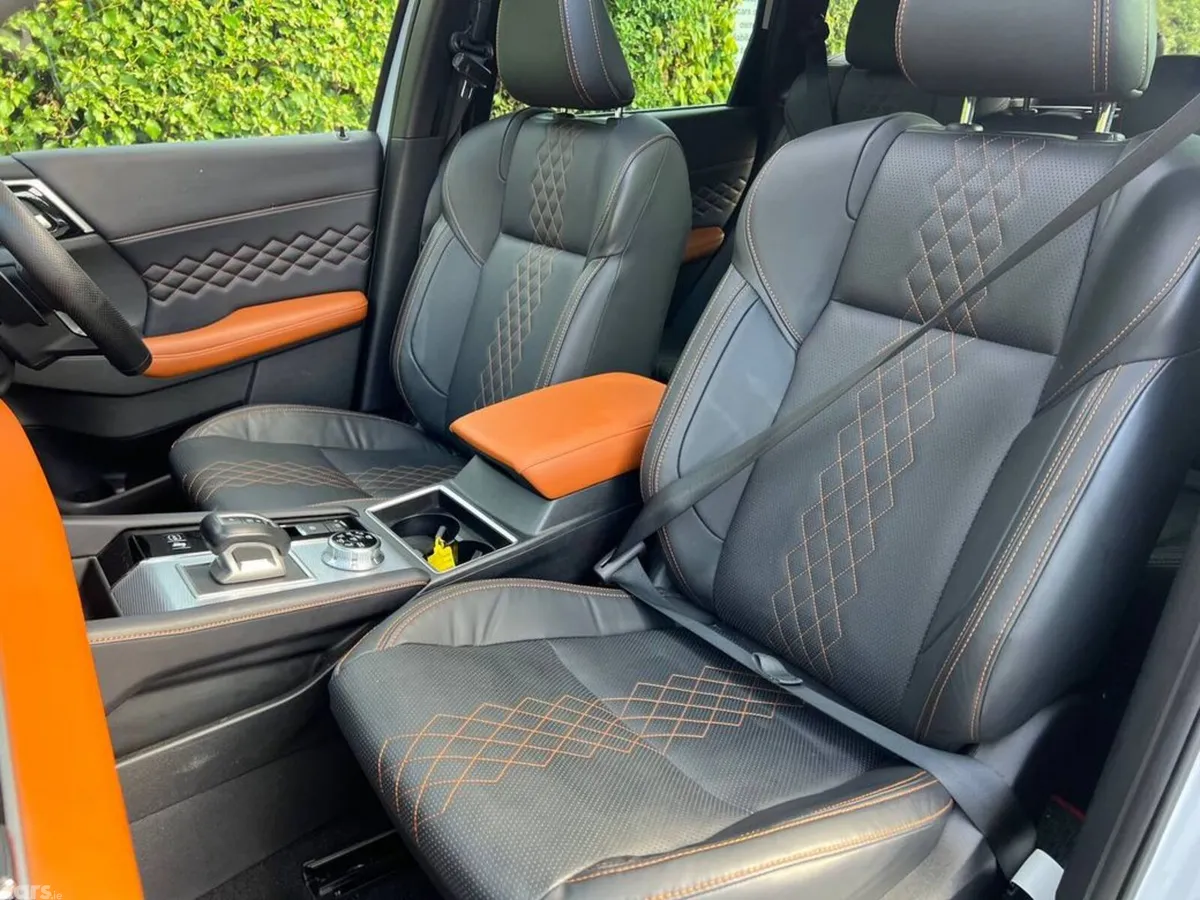 Mitsubishi Outlander SUV, Petrol Hybrid, 2023, White