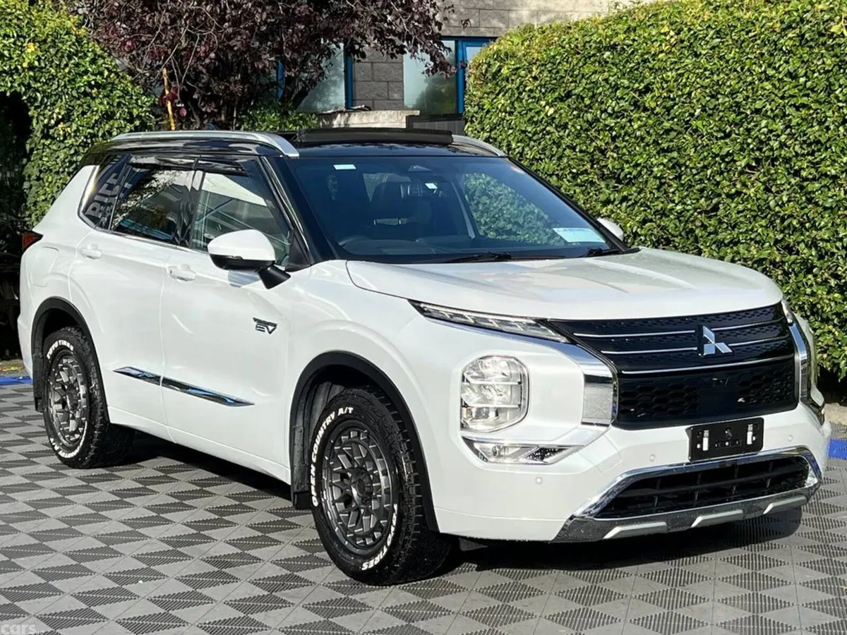 Mitsubishi Outlander SUV, Petrol Hybrid, 2023, White