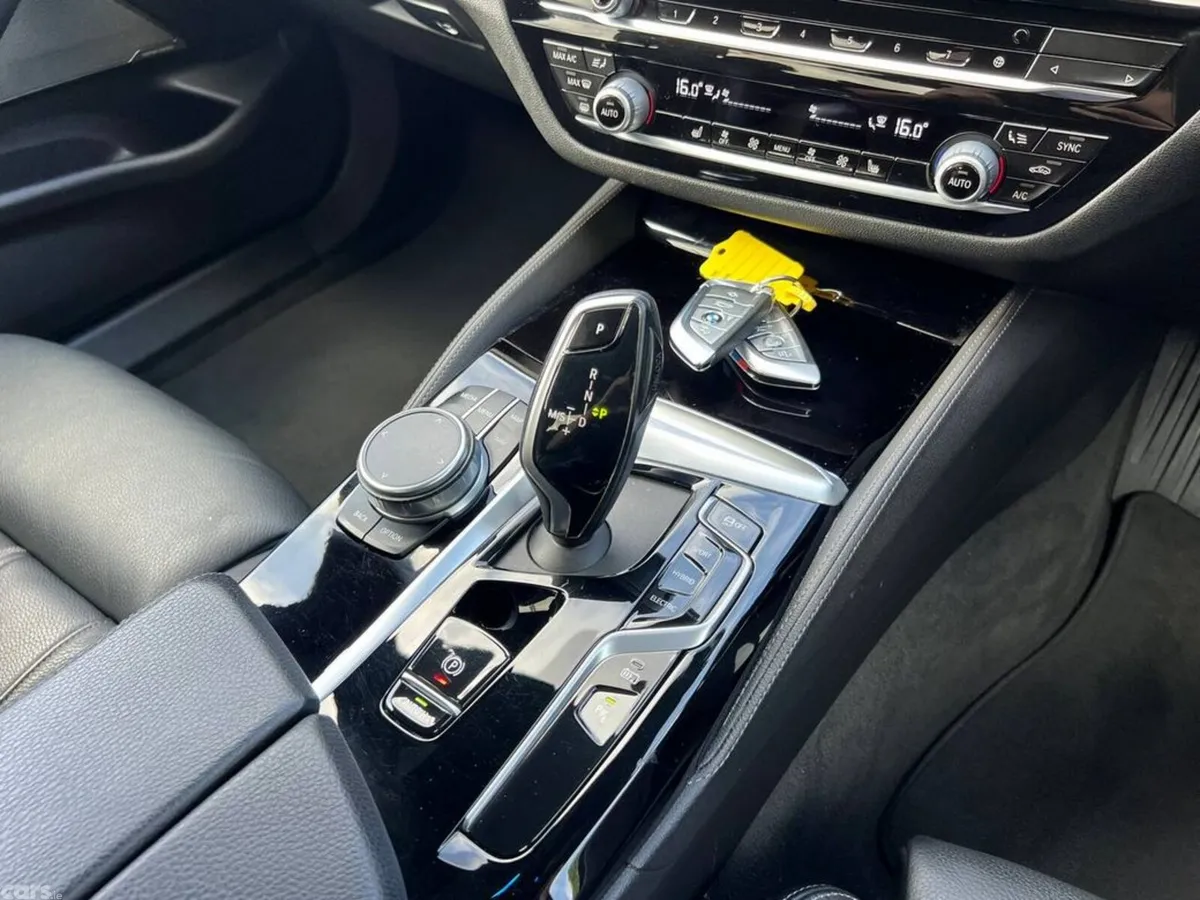 BMW 5-Series Saloon, Petrol Plug-in Hybrid, 2021, White