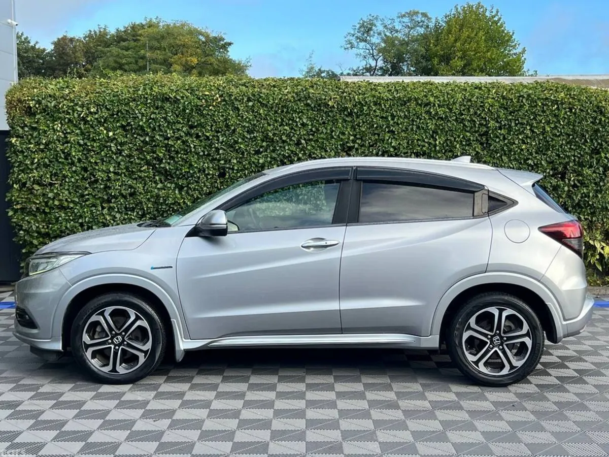Honda Vezel SUV, Petrol Hybrid, 2018, Silver