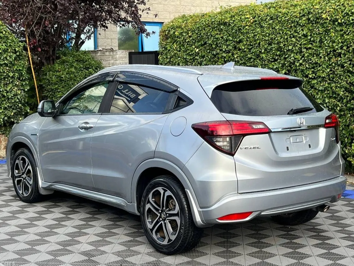 Honda Vezel SUV, Petrol Hybrid, 2018, Silver