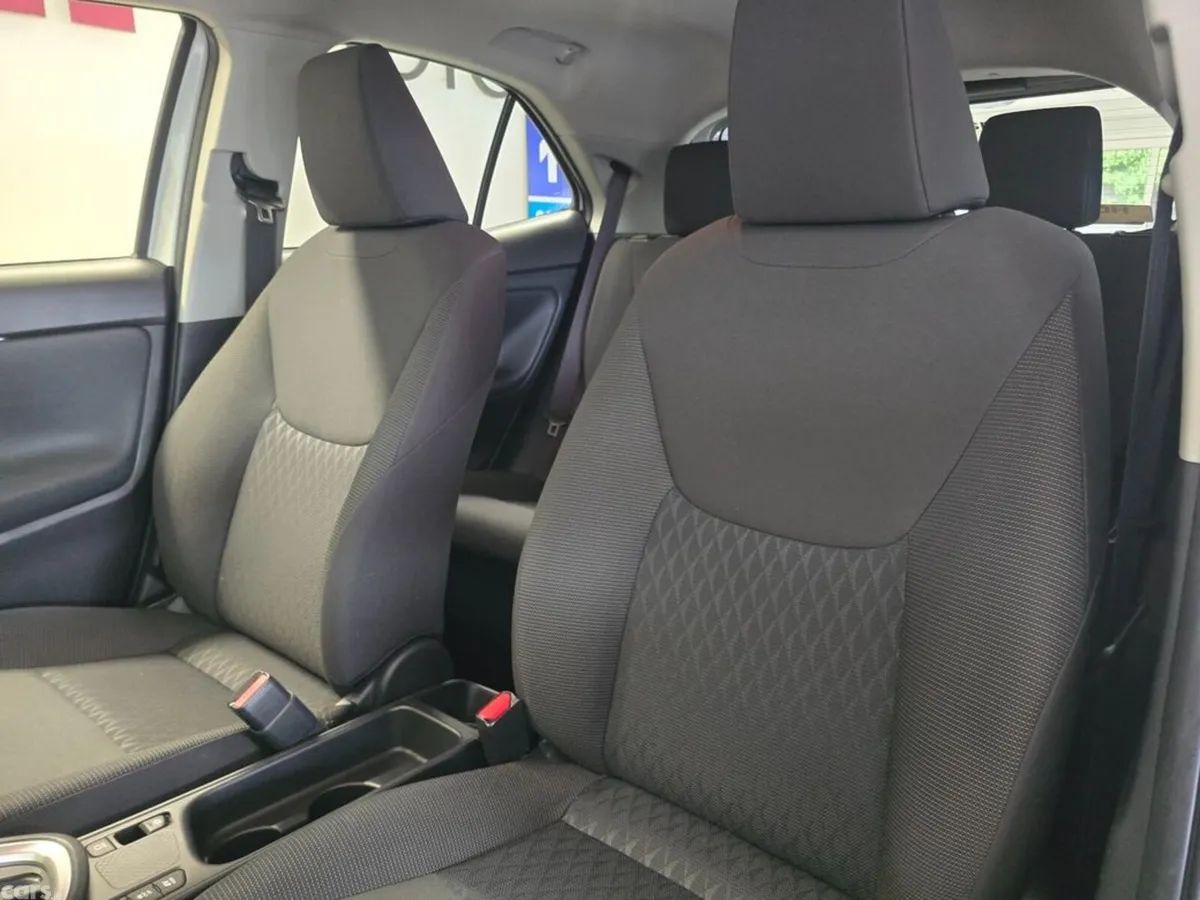 Toyota Yaris Cross SUV, Petrol Hybrid, 2022, White