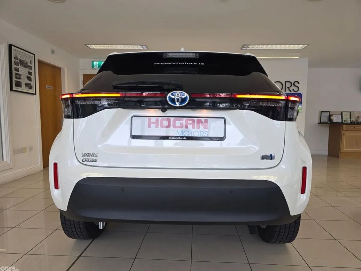 Toyota Yaris Cross SUV, Petrol Hybrid, 2022, White