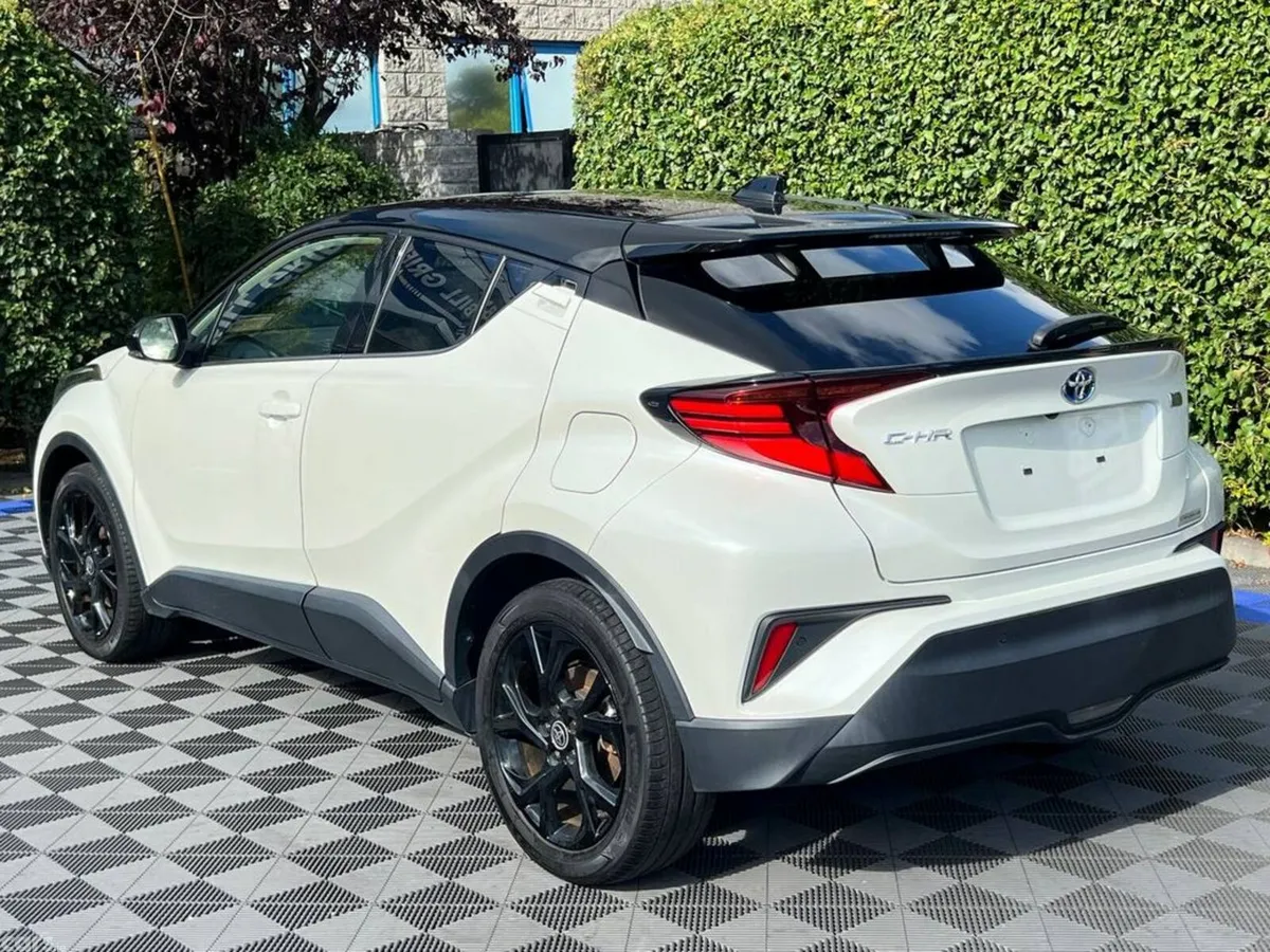Toyota C-HR SUV, Petrol Hybrid, 2021, White