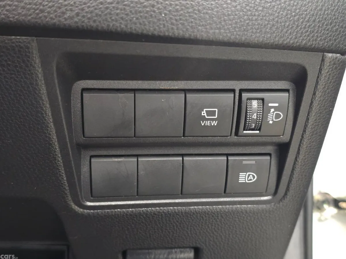 Toyota Yaris Cross SUV, Petrol Hybrid, 2022, White
