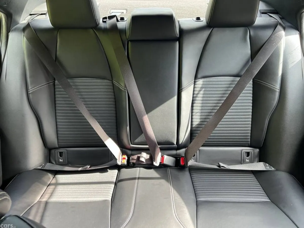 Toyota Corolla Saloon, Petrol Hybrid, 2019, White