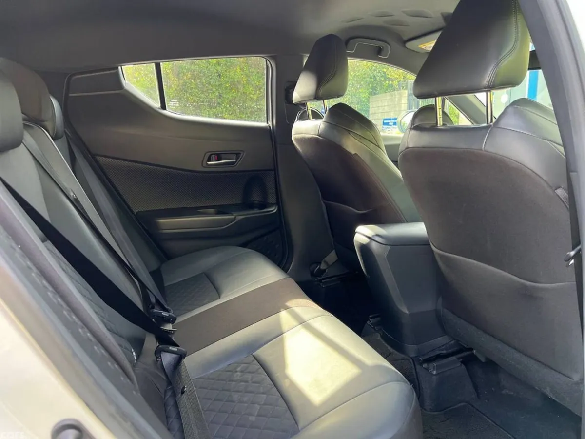 Toyota C-HR SUV, Petrol Hybrid, 2021, White